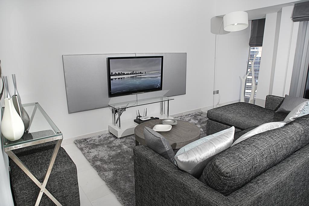 Hometown Holiday Homes - Cayan Tower Apartment *