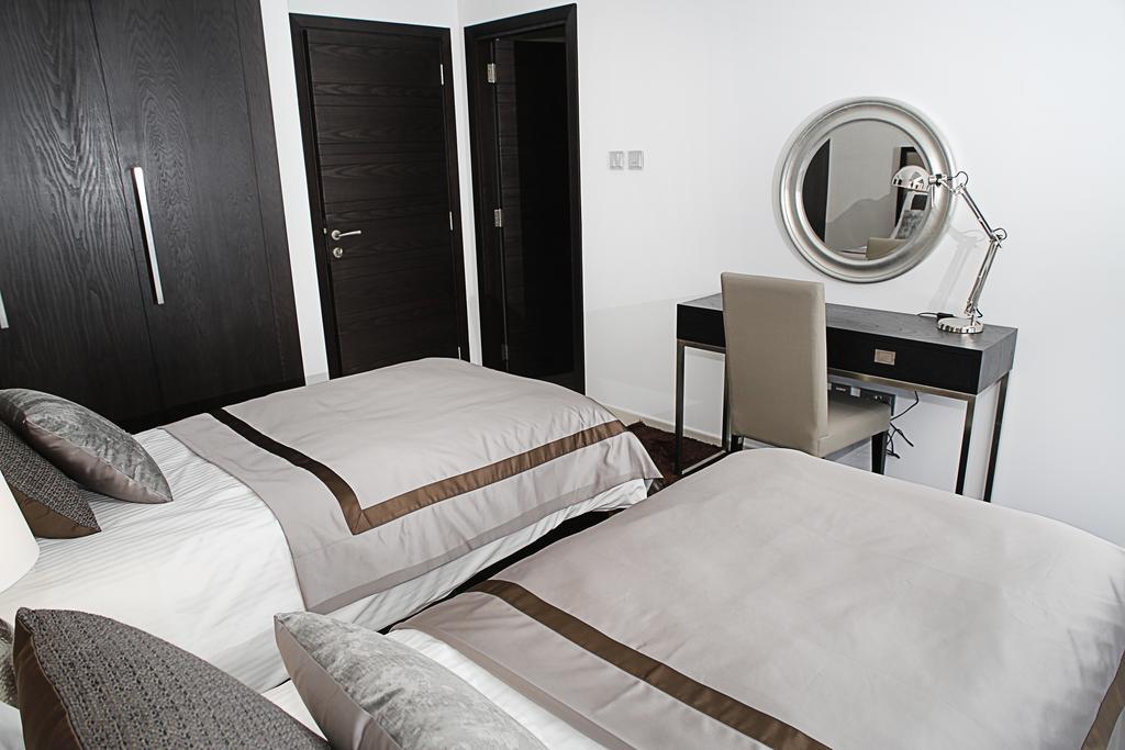 Hometown Holiday Homes - Cayan Tower Apartment Dubai