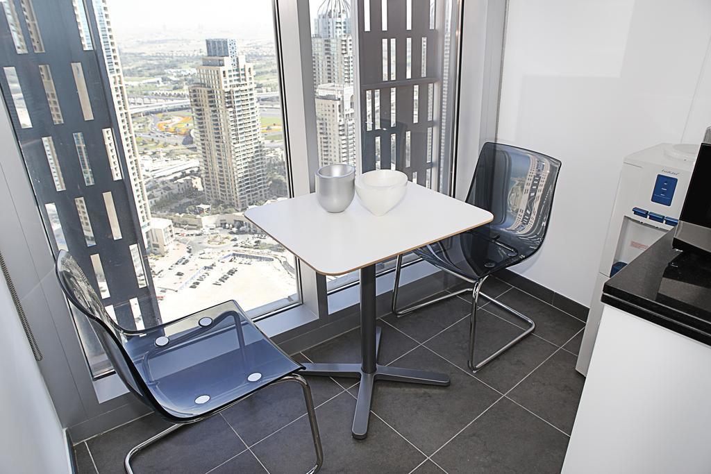 Apartment Hometown Holiday Homes - Cayan Tower Dubai