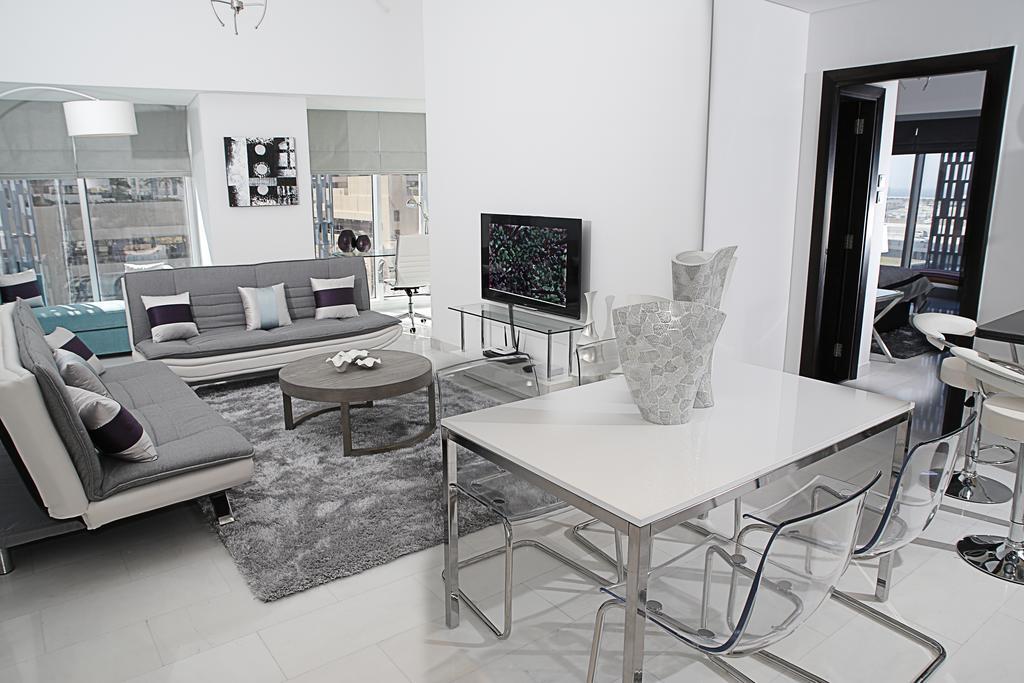 Hometown Holiday Homes - Cayan Tower Apartment