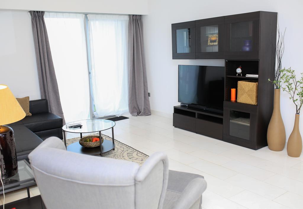 Hometown Holiday Homes - Cayan Tower Apartment Dubai