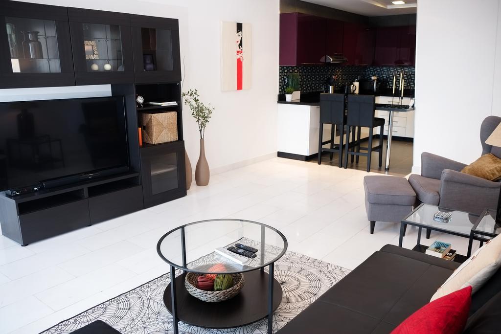 Hometown Holiday Homes - Cayan Tower Apartment Dubai