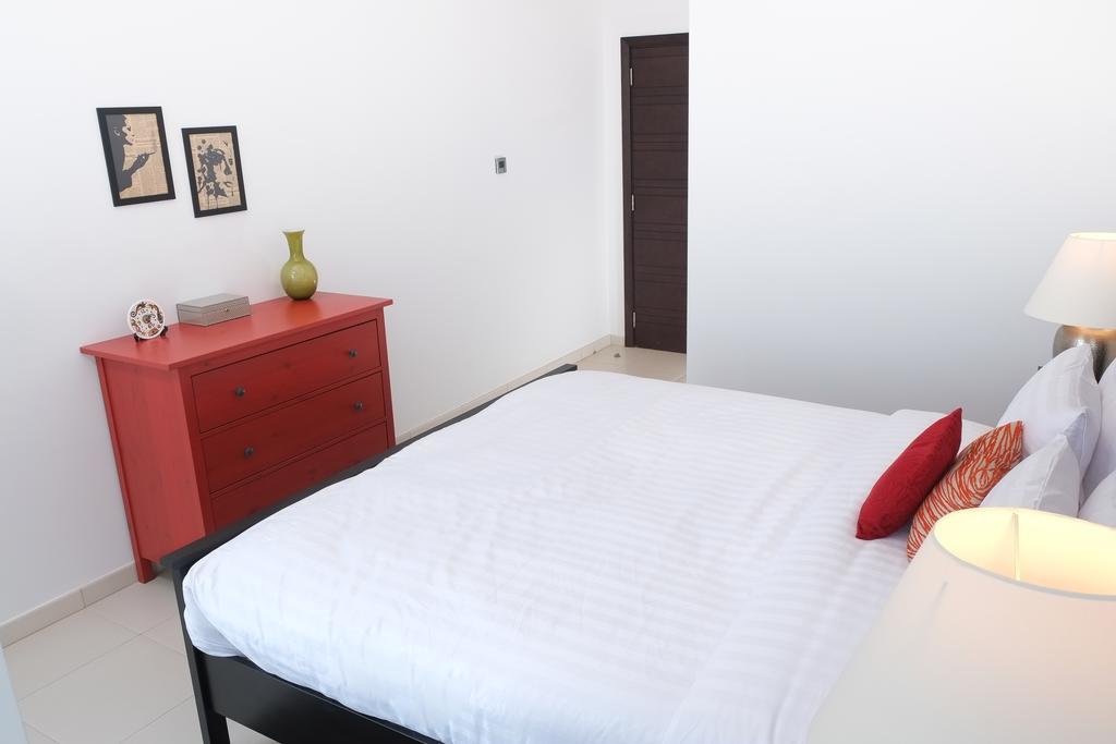 Hometown Holiday Homes - Cayan Tower * Dubai