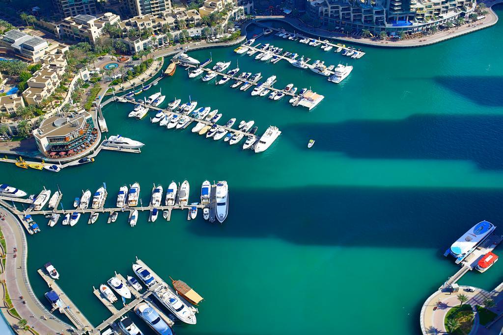 Hometown Holiday Homes - Cayan Tower * Dubai