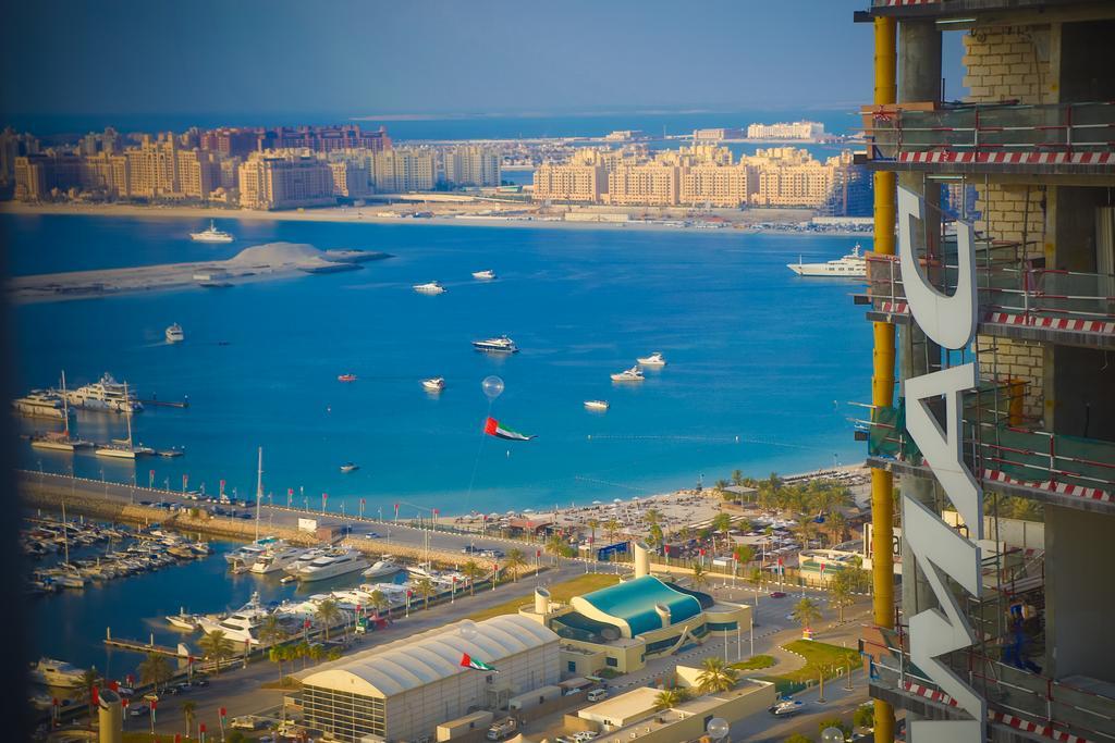 Apartment Hometown Holiday Homes - Cayan Tower Dubai