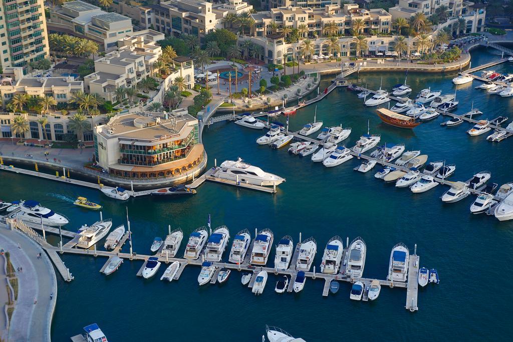 Hometown Holiday Homes - Cayan Tower * Dubai