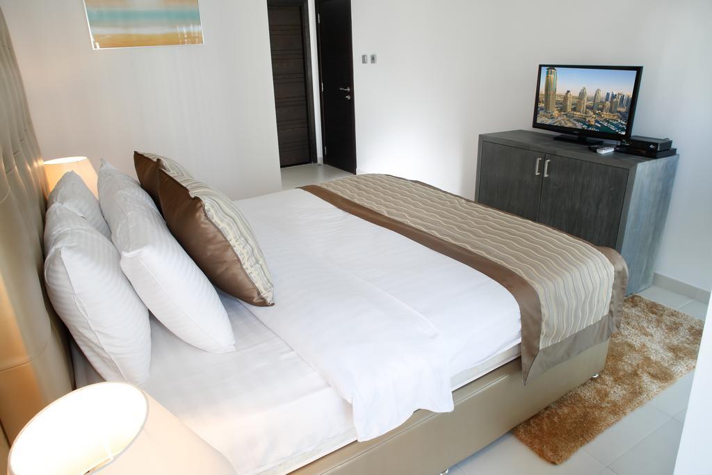 Apartment Hometown Holiday Homes - Cayan Tower Dubai