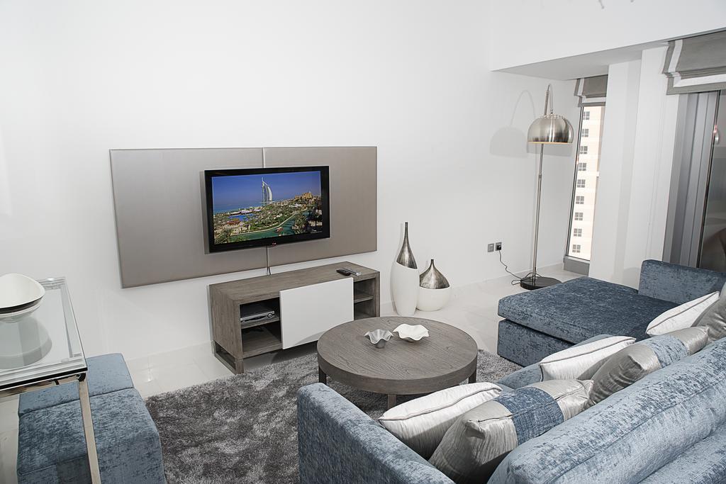 Hometown Holiday Homes - Cayan Tower Apartment