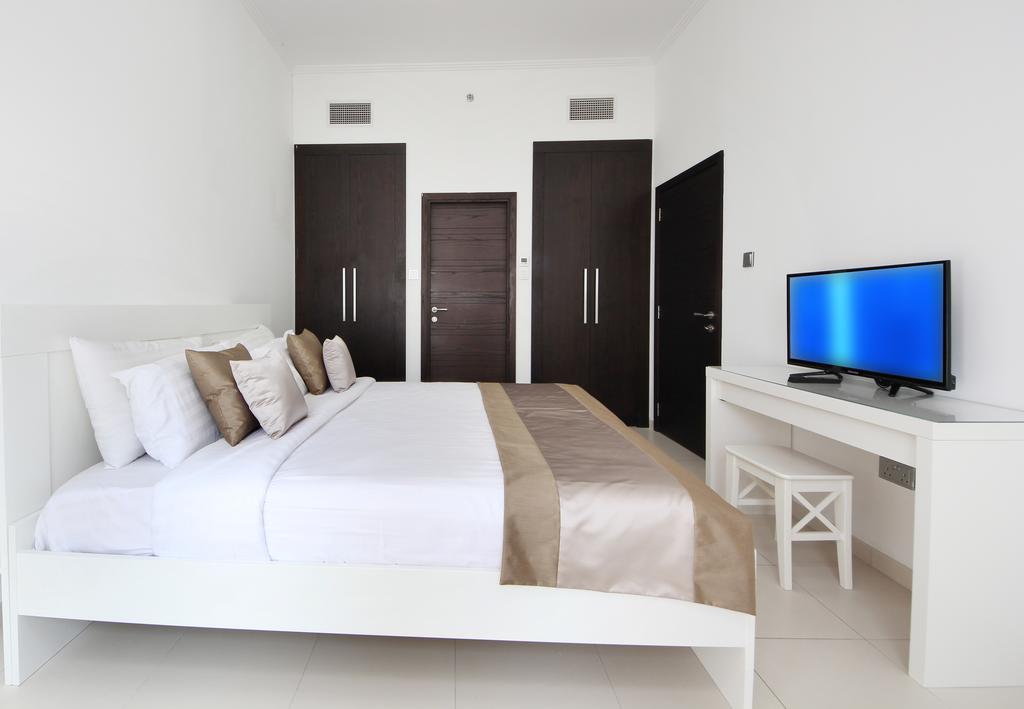 Hometown Holiday Homes - Cayan Tower * Dubai