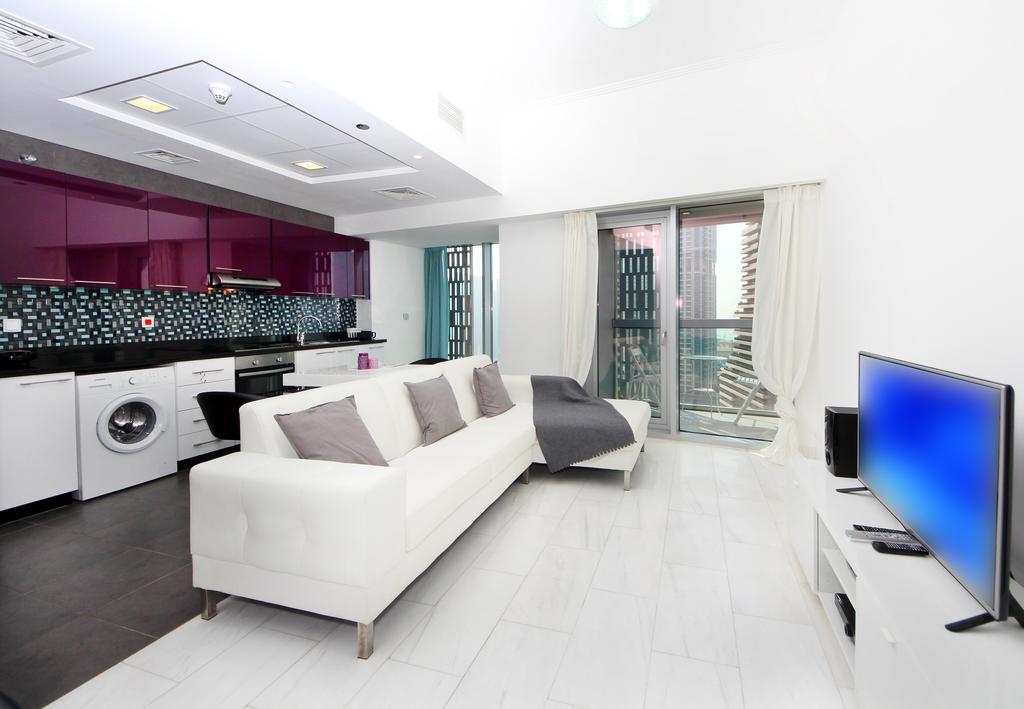 Apartment Hometown Holiday Homes - Cayan Tower Dubai