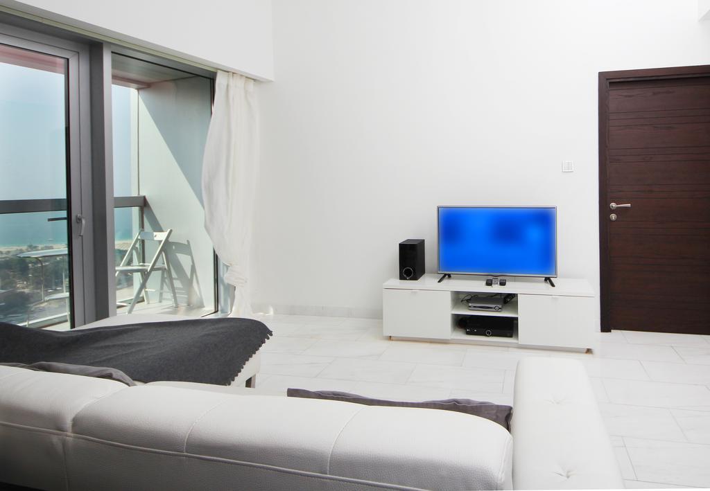 Hometown Holiday Homes - Cayan Tower Dubai
