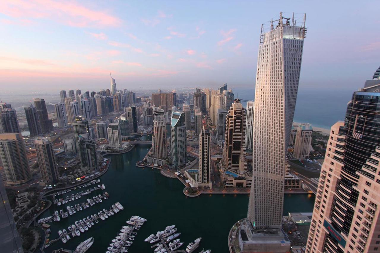 Hometown Holiday Homes - Cayan Tower * Dubai