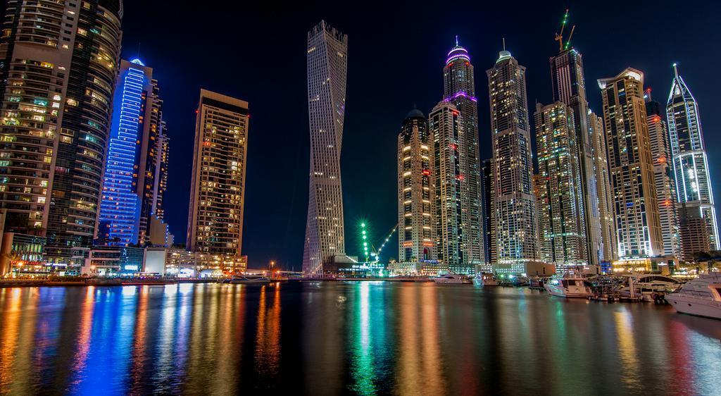 Hometown Holiday Homes - Cayan Tower * Dubai